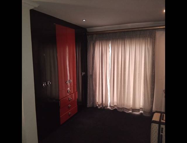 4 BEDROOM FREEHOLD FOR SALE IN WOODHILL ESTATE